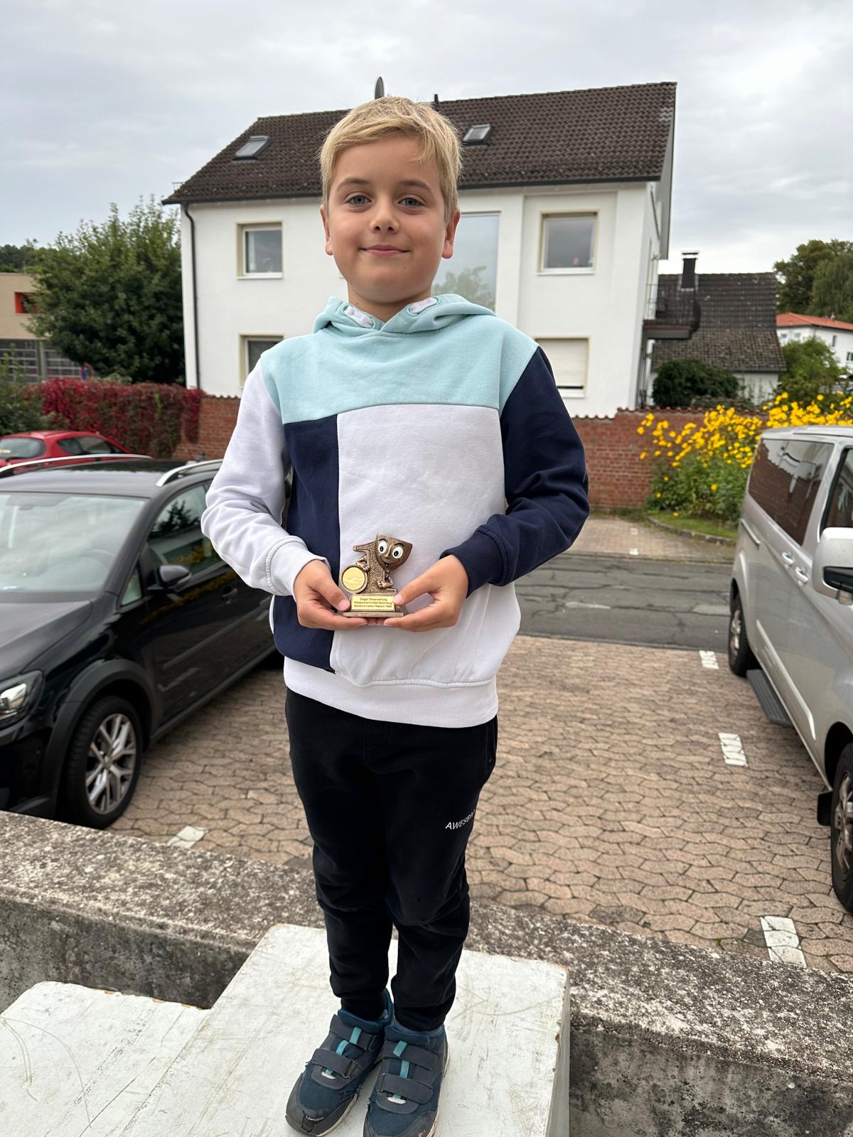 Ben Mazassek gewinnt Pokal in Rotenburg